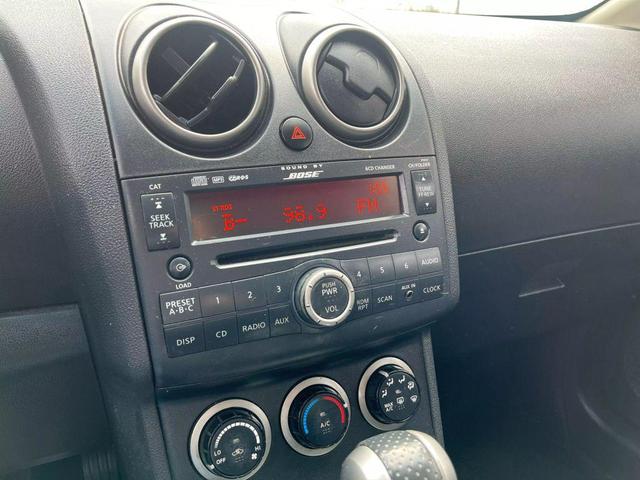Photo of 2010 White Nissan Rogue