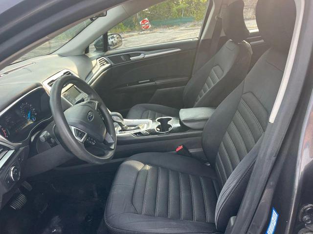 Photo of 2015 Gray Ford Fusion