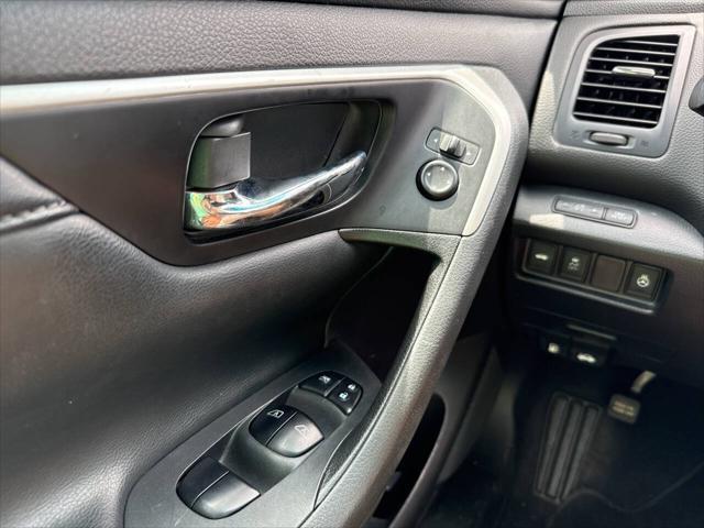 Photo of 2017 Brilliant Silver Nissan Altima