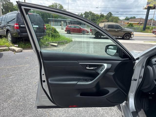 Photo of 2017 Brilliant Silver Nissan Altima