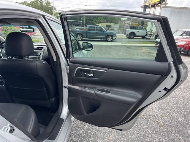 Photo of 2017 Brilliant Silver Nissan Altima