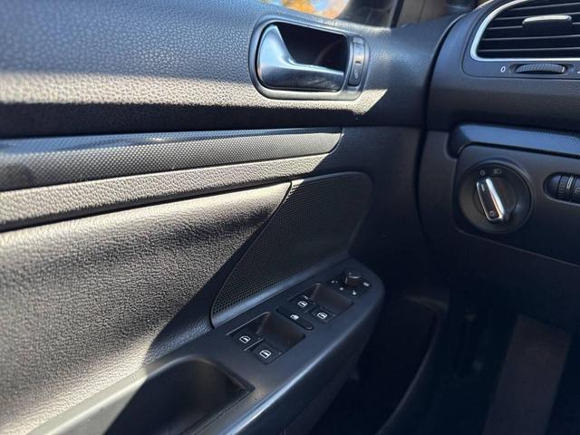 Photo of 2011 Black Uni Volkswagen Jetta SportWagen