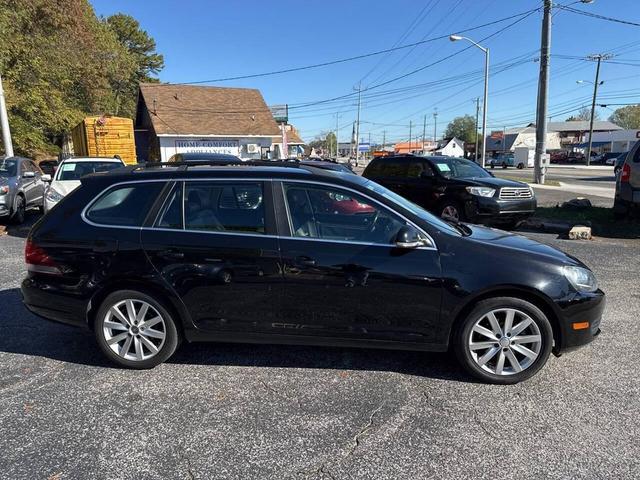 Photo of 2011 Black Uni Volkswagen Jetta SportWagen