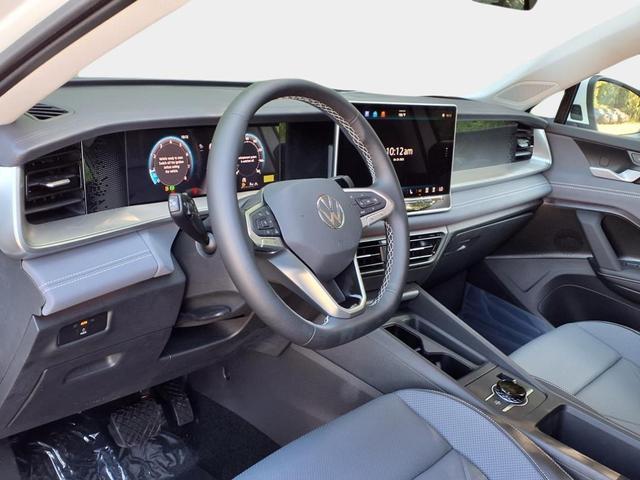 Photo of 2025 Pure White Volkswagen Tiguan