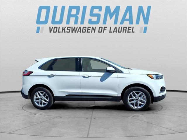 Photo of 2024 Oxford White Ford Edge