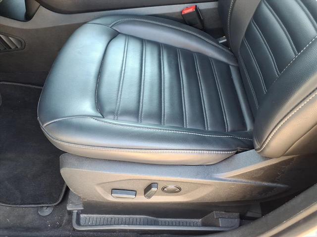 Photo of 2024 Oxford White Ford Edge