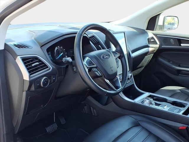 Photo of 2024 Oxford White Ford Edge