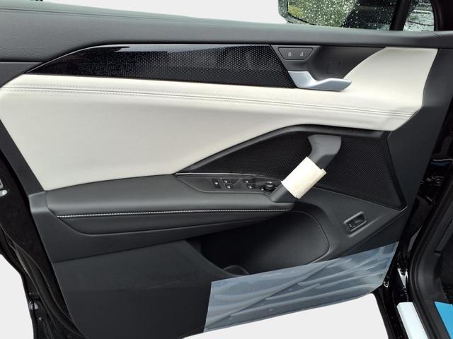 Photo of 2025 Black Volkswagen Tiguan