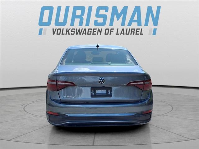 Photo of 2024 Platinum Gray Metallic Volkswagen Jetta