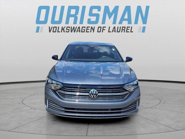 Photo of 2024 Platinum Gray Metallic Volkswagen Jetta
