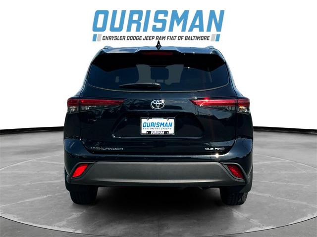 Photo of 2022 Midnight Black Toyota Highlander