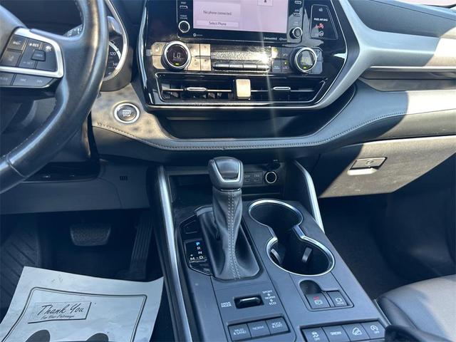 Photo of 2022 Midnight Black Toyota Highlander