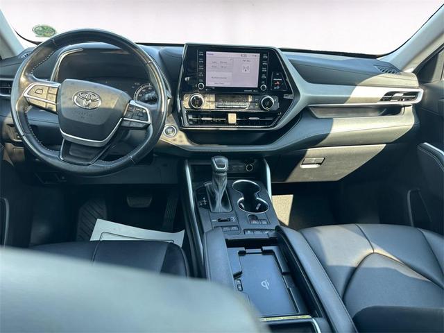 Photo of 2022 Midnight Black Toyota Highlander