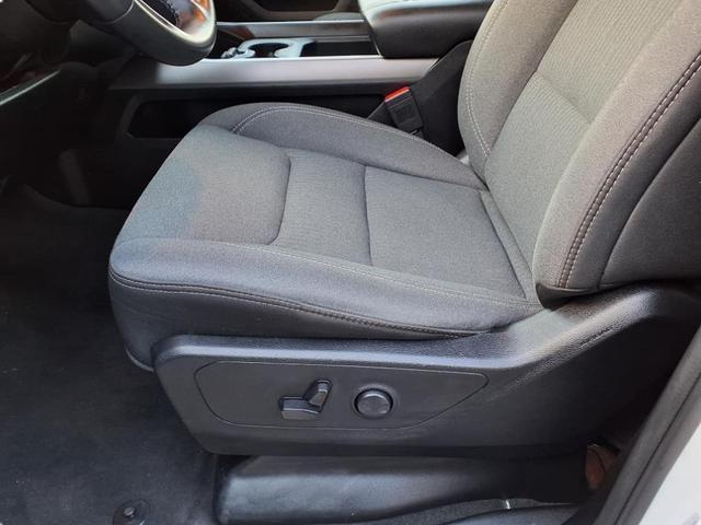 Photo of 2023 Bright White Clearcoat RAM 1500