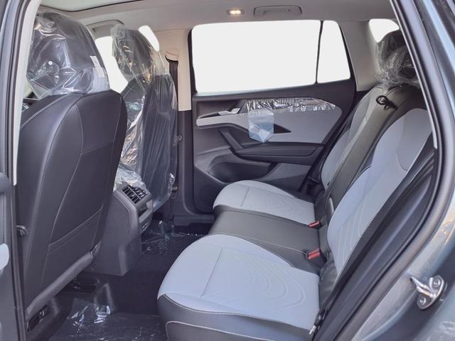 Photo of 2025 Platinum Volkswagen Tiguan