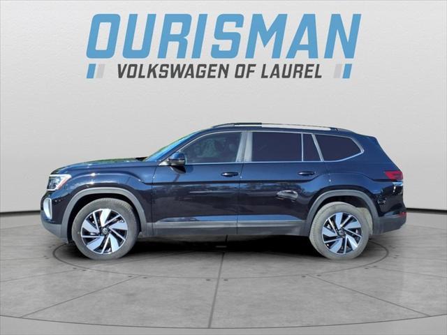 Photo of 2024 Deep Black Pearl Volkswagen Atlas