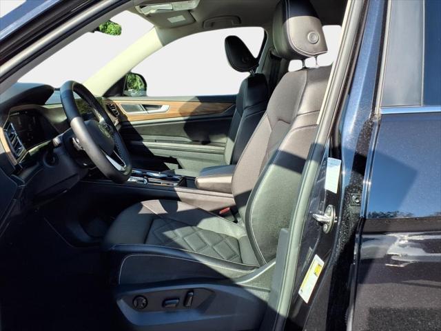 Photo of 2024 Deep Black Pearl Volkswagen Atlas