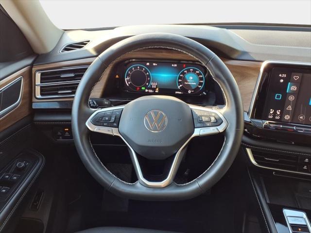 Photo of 2024 Deep Black Pearl Volkswagen Atlas