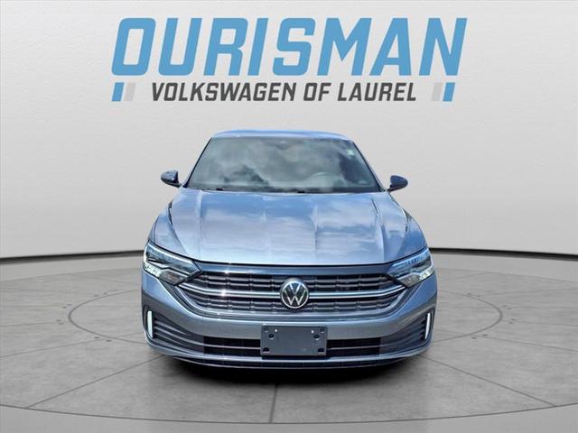 Photo of 2024 Platinum Gray Metallic Volkswagen Jetta