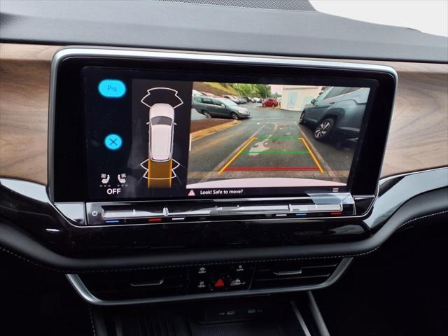 Photo of 2025 White Volkswagen Atlas