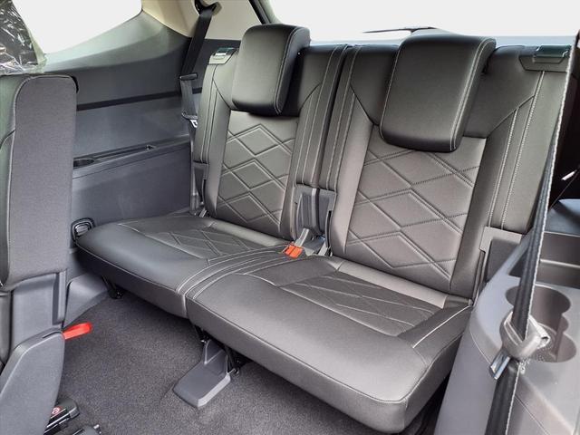 Photo of 2026 deep black pearl Volkswagen Atlas