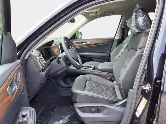 Photo of 2026 deep black pearl Volkswagen Atlas