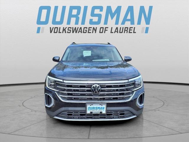 Photo of 2026 deep black pearl Volkswagen Atlas