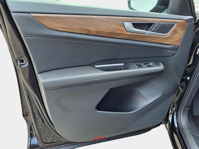 Photo of 2026 deep black pearl Volkswagen Atlas