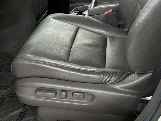 Photo of 2013 Alabaster Silver Metallic Honda Odyssey