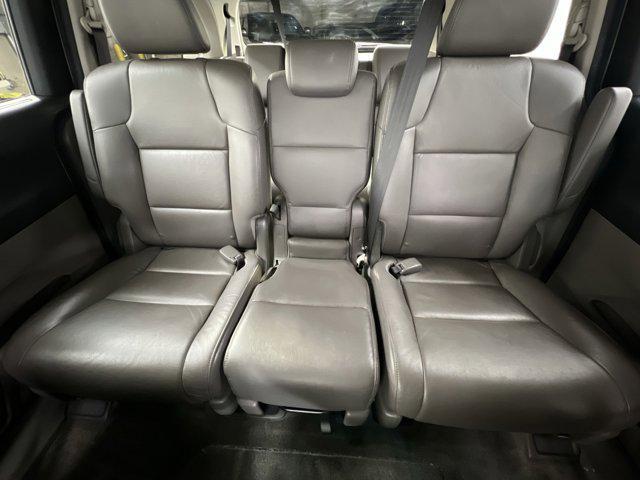 Photo of 2013 Alabaster Silver Metallic Honda Odyssey