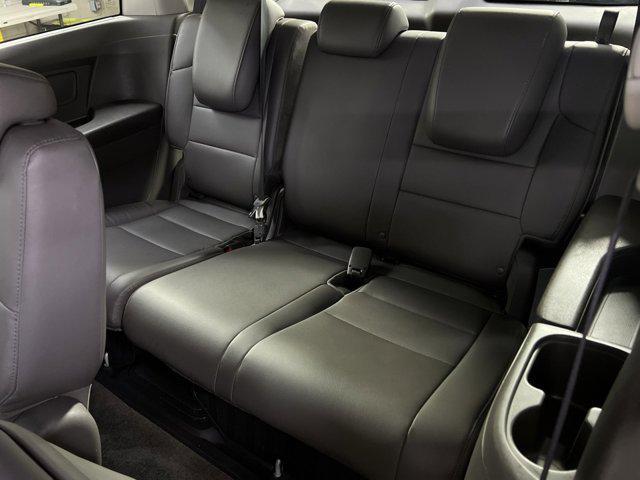 Photo of 2013 Alabaster Silver Metallic Honda Odyssey