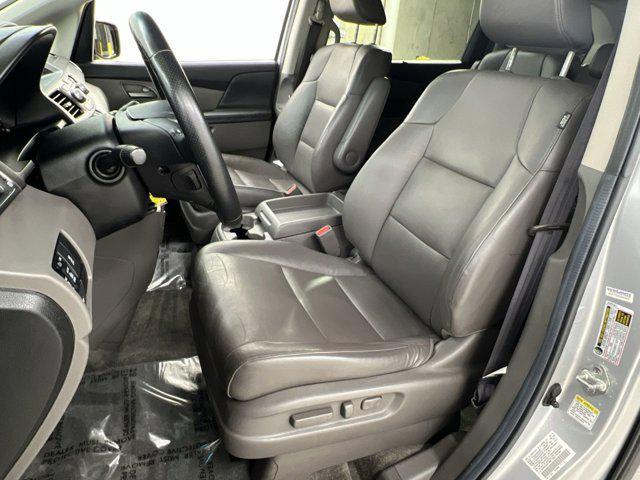 Photo of 2013 Alabaster Silver Metallic Honda Odyssey