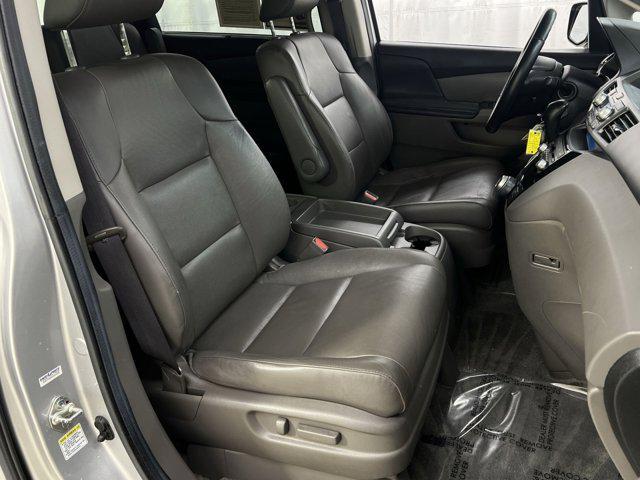 Photo of 2013 Alabaster Silver Metallic Honda Odyssey