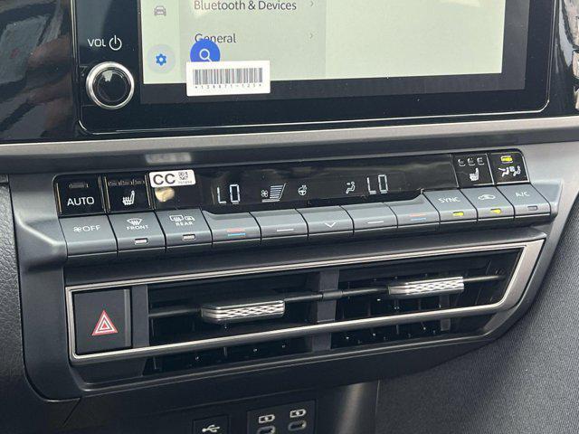 Photo of 2025 Ice Cap Toyota Camry