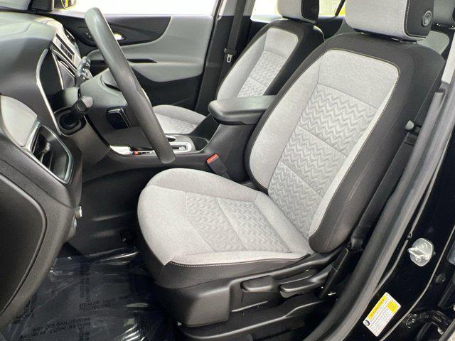 Photo of 2022 Mosaic Black Metallic Chevrolet Equinox