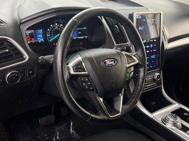 Photo of 2022 Iconic Silver Metallic Ford Edge