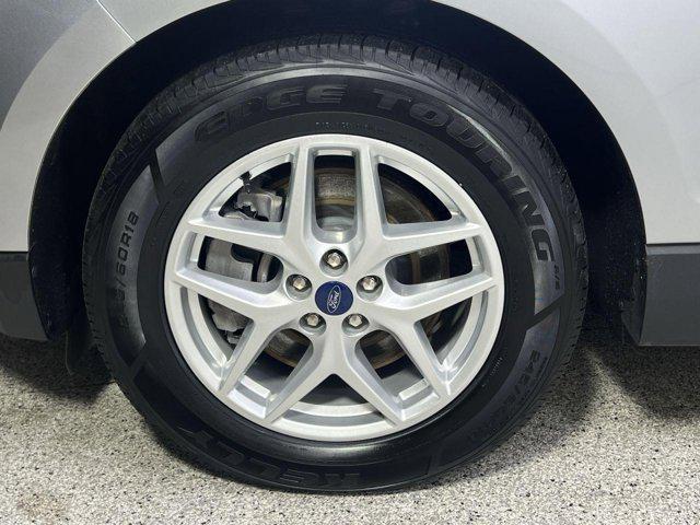 Photo of 2022 Iconic Silver Metallic Ford Edge