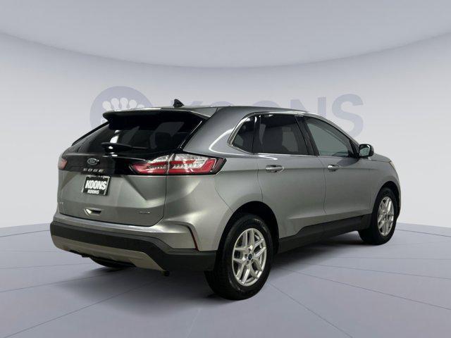 Photo of 2022 Iconic Silver Metallic Ford Edge