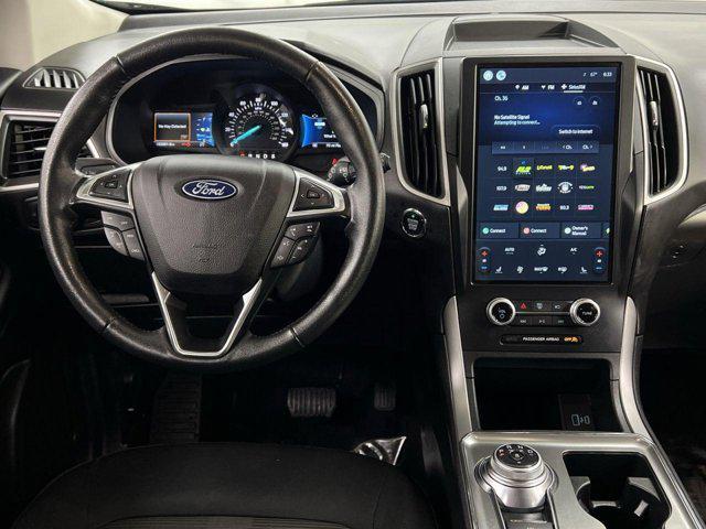 Photo of 2022 Iconic Silver Metallic Ford Edge