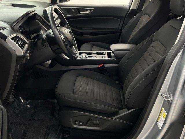 Photo of 2022 Iconic Silver Metallic Ford Edge