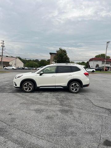 Photo of 2022 Crystal White Pearl Subaru Forester