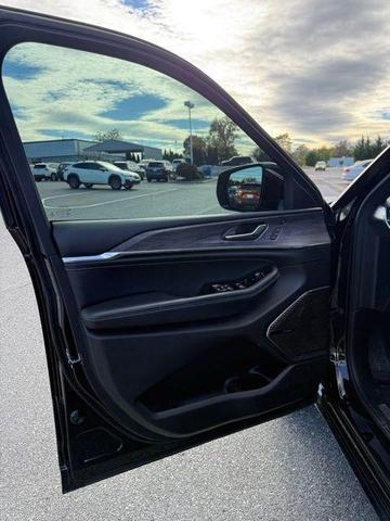 Photo of 2022 Diamond Black Jeep Grand Cherokee L