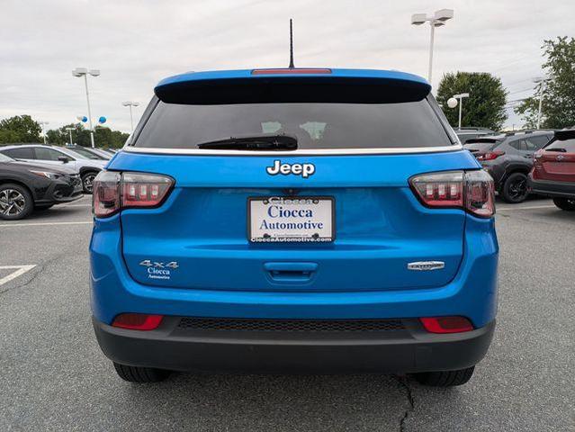 Photo of 2022 Laser Blue Jeep Compass