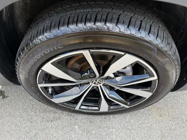 Photo of 2025 Platinum Gray Metallic Volkswagen Atlas
