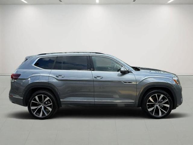 Photo of 2025 Platinum Gray Metallic Volkswagen Atlas