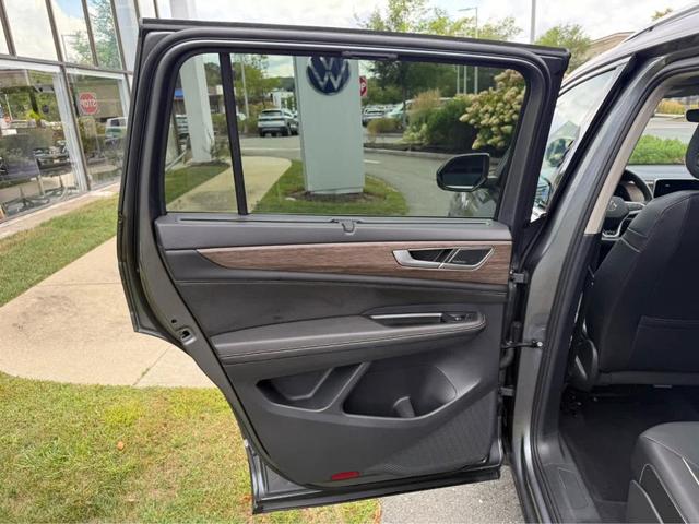 Photo of 2025 Platinum Gray Metallic Volkswagen Atlas