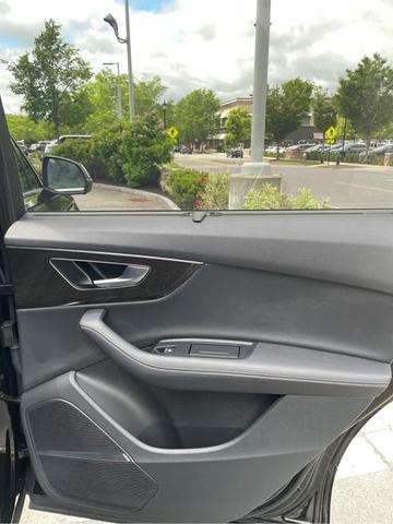 Photo of 2025 Mythos Black Metallic Audi Q7