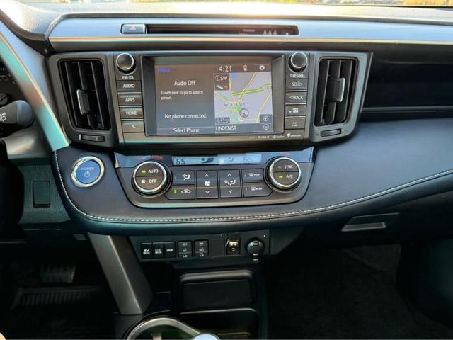 Photo of 2018 Silver Sky Metallic Toyota RAV4 Hybrid