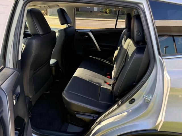 Photo of 2018 Silver Sky Metallic Toyota RAV4 Hybrid