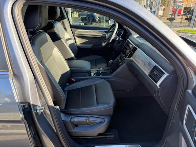 Photo of 2022 Platinum Gray Metallic Volkswagen Atlas Cross Sport